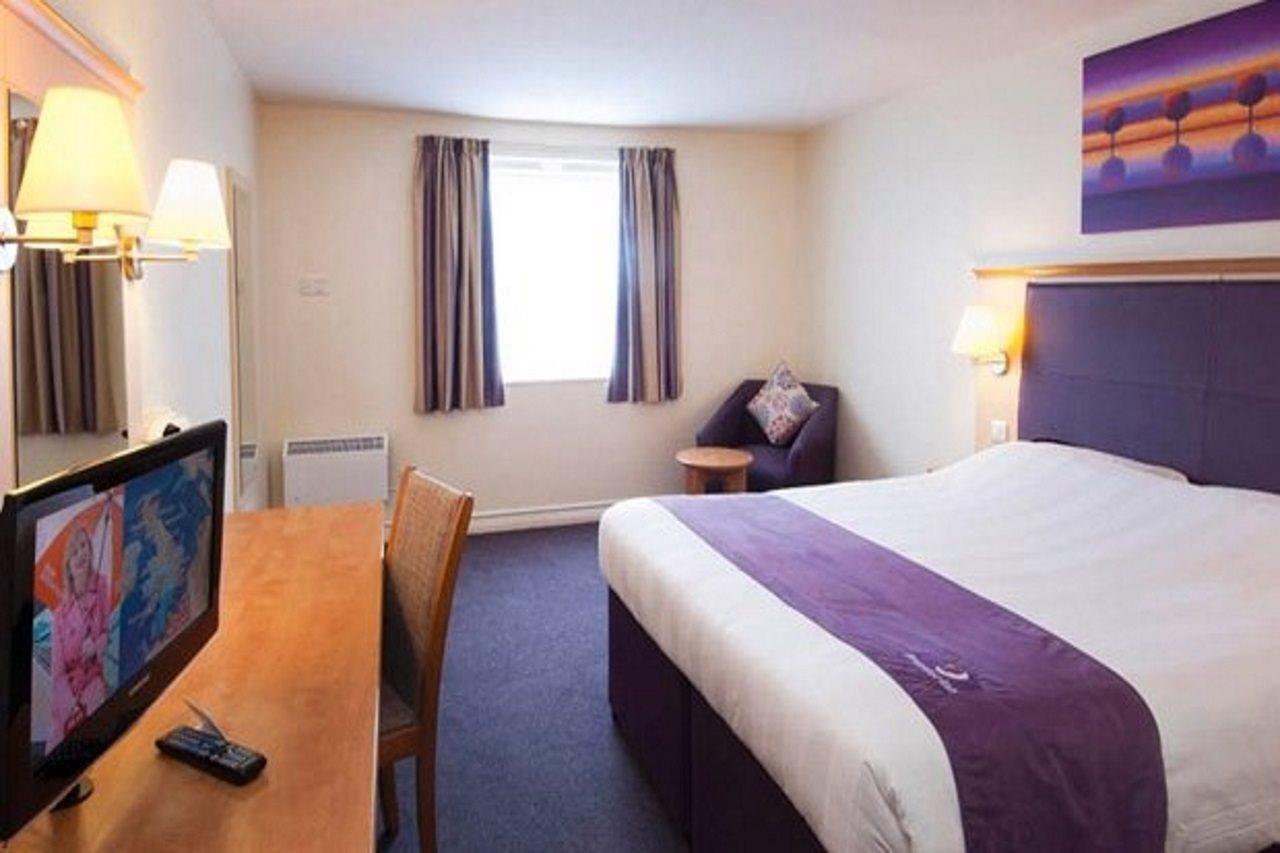 Premier Inn Newport Wales Extérieur photo